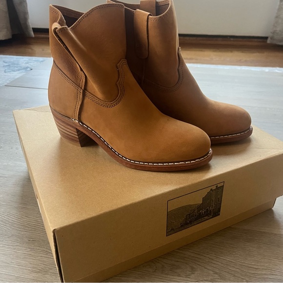Red Wing Women’s Inez Heeled Pecos Booties Honey (6) new in box - Picture 2 of 13